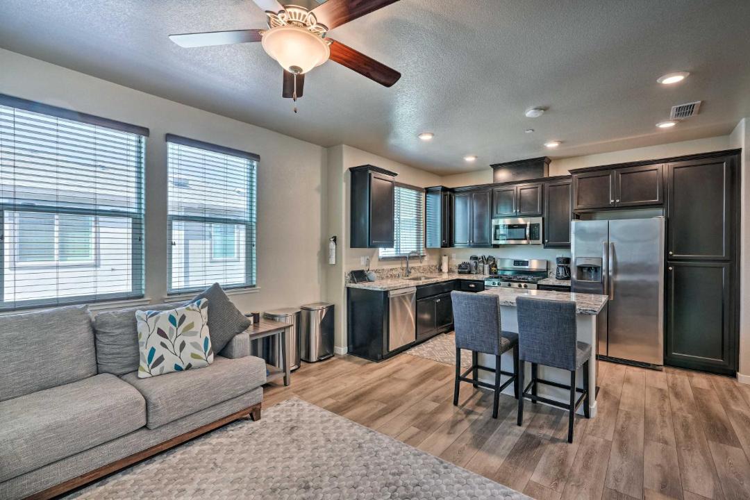 Photo of Livingroom in Hood