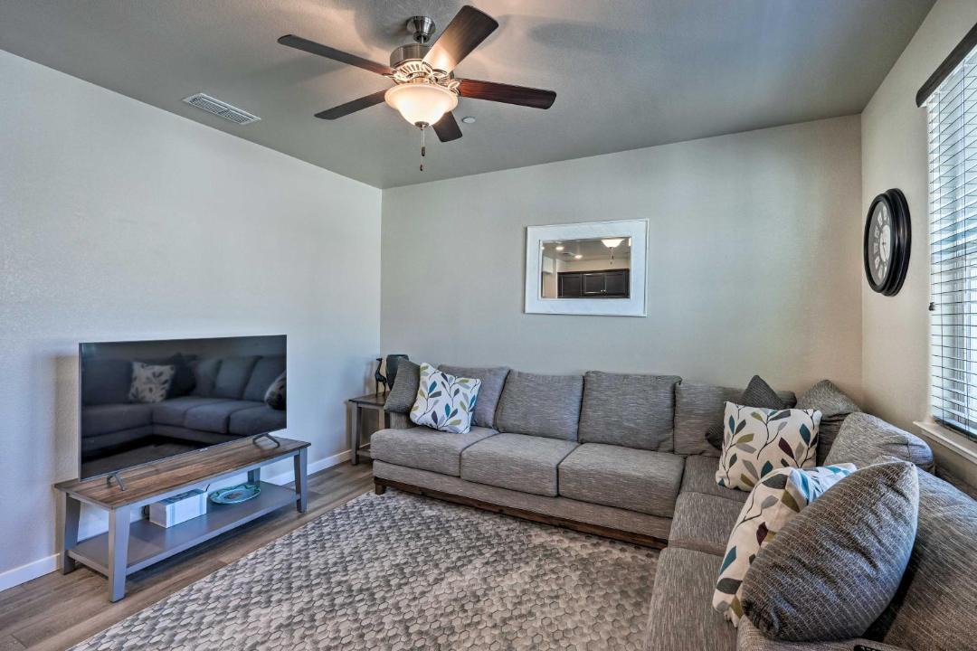 Photo of Livingroom in Hood