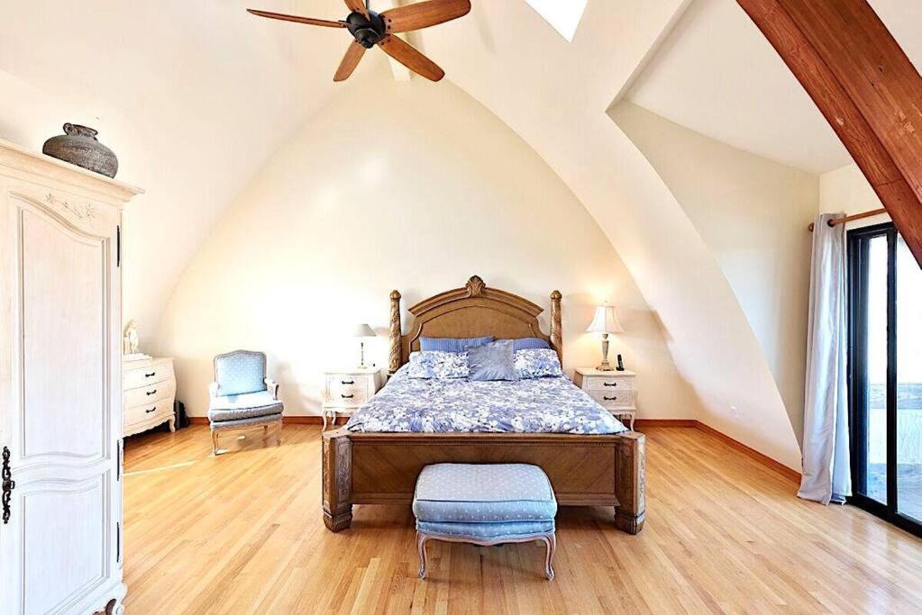Photo of Bedroom in Pacific Palisades