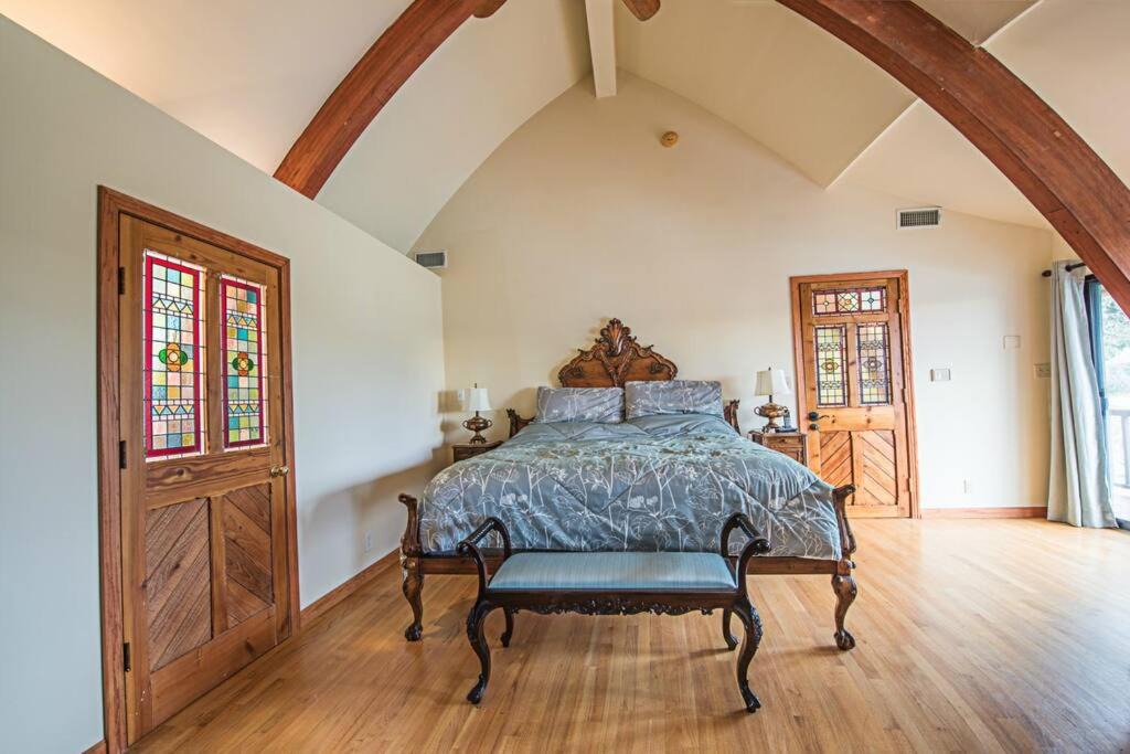 Photo of Bedroom in Pacific Palisades