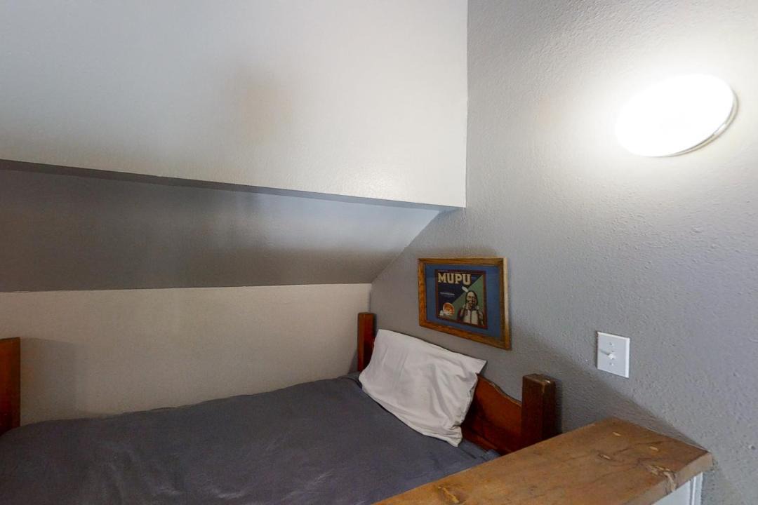 Photo of Bedroom in Lakeshore