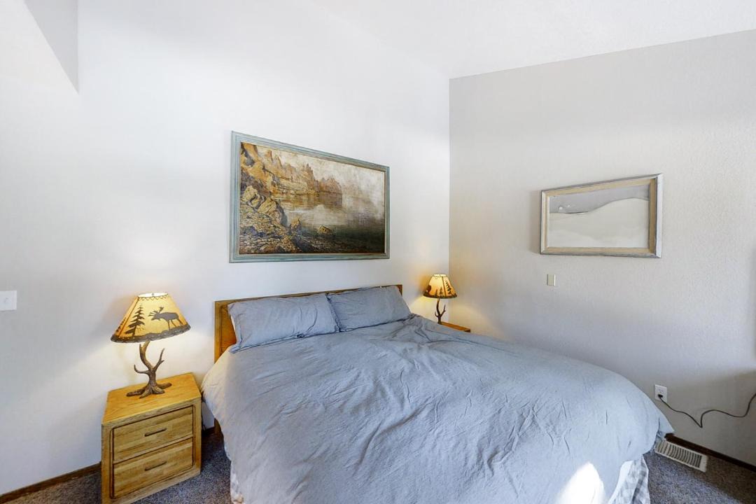 Photo of Bedroom in Lakeshore