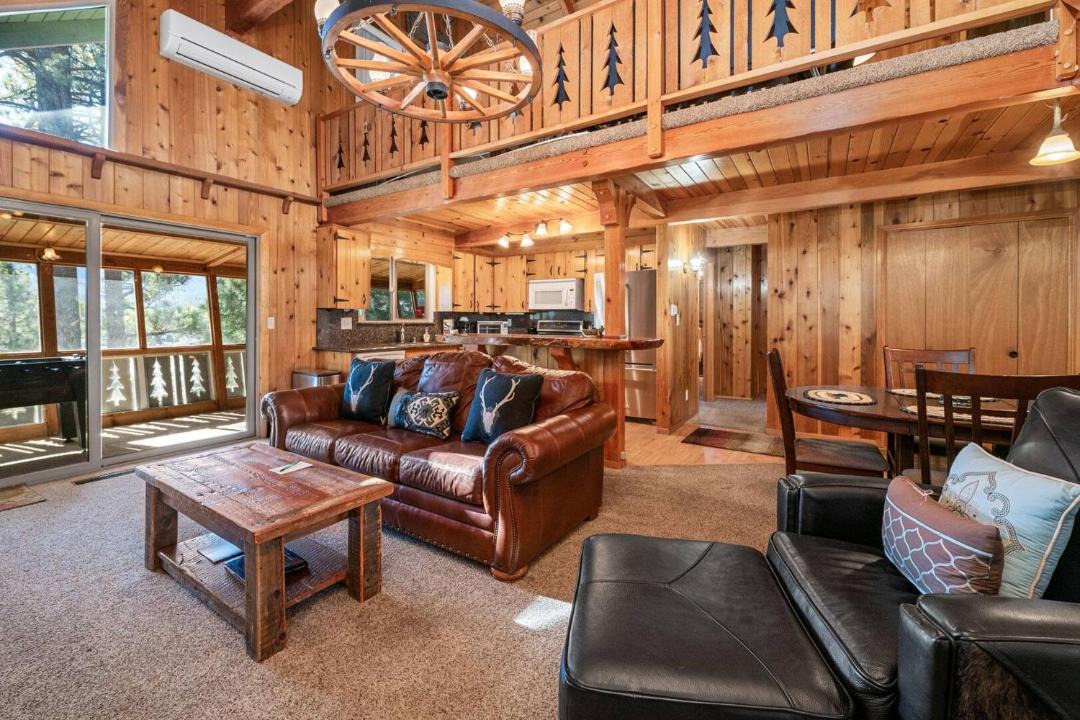 Photo of Livingroom in Whispering Forest