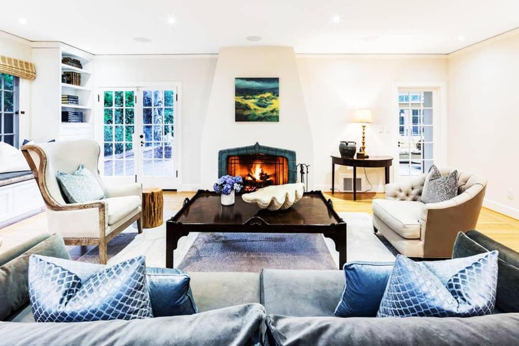 Photo of Livingroom in Old Palo Alto