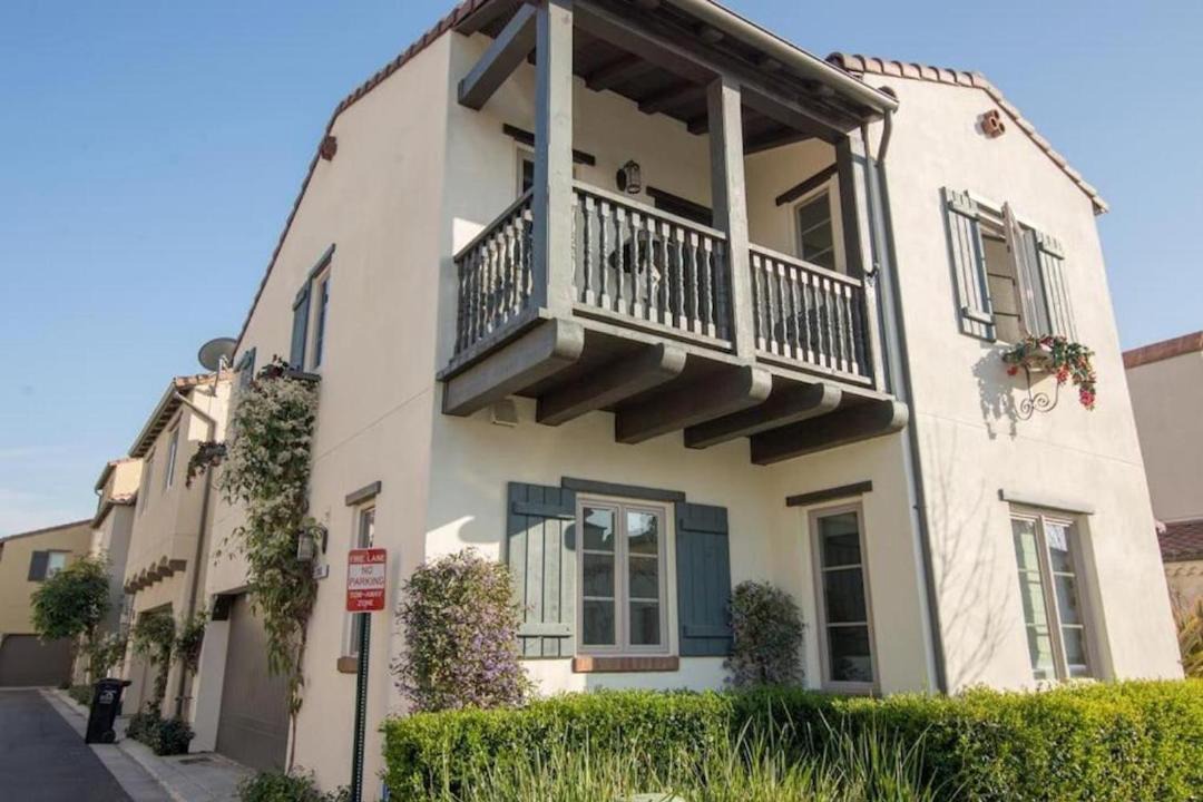 Photo of Buildings in Newhall