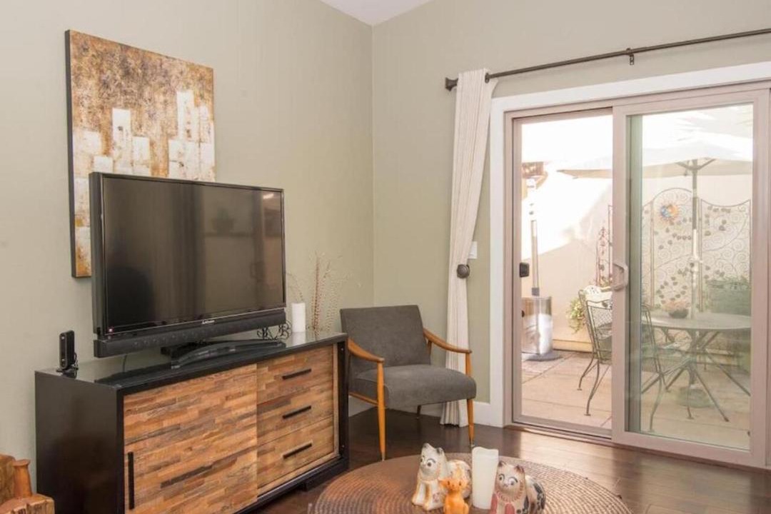 Photo of Livingroom in Newhall