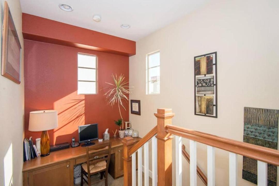Photo of Livingroom in Newhall