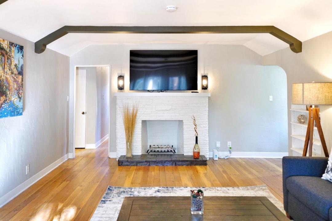 Photo of Livingroom in Newhall
