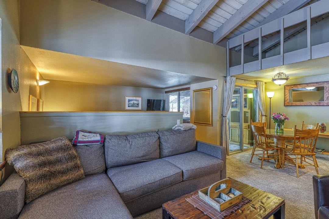 Photo of Livingroom in Mammoth Lakes