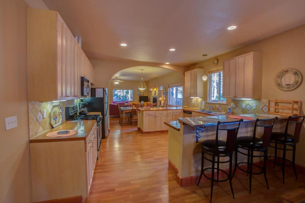 Photo of Livingroom in Tahoe Valley