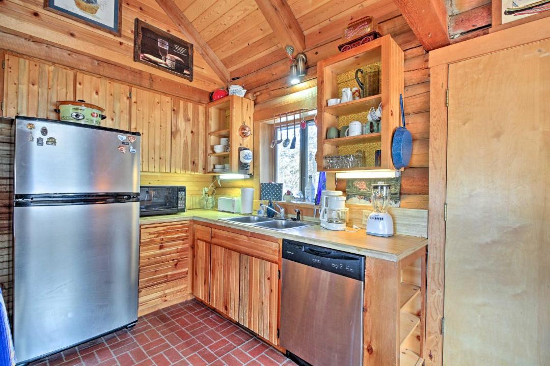 Photo of Kitchen in Oregon Water Wonderland