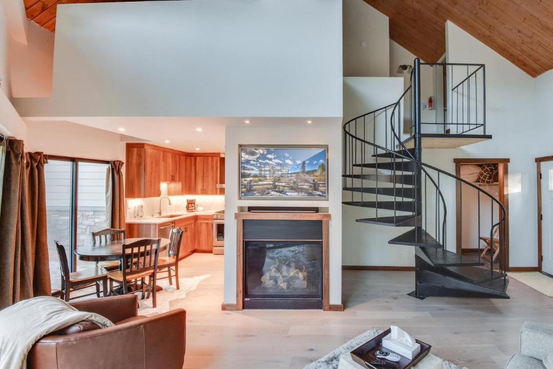 Photo of Livingroom in Tahoe Keys
