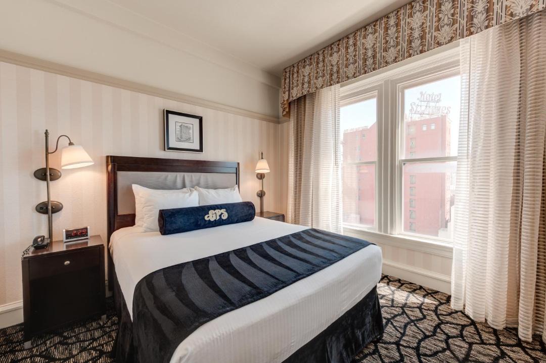 Photo of Bedroom in Gaslamp Quarter