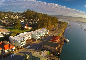 456 Embarcadero Inn & Suites