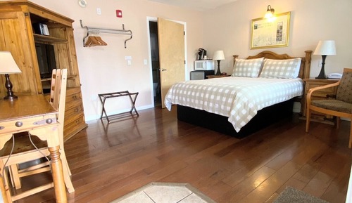 Standard Room, 1 Queen Bed, Mobility Accessible, Non Smoking