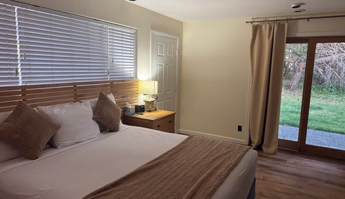 Deluxe Room, 1 King Bed, Refrigerator & Microwave