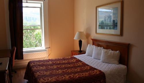 Standard Room, 1 Queen Bed, Non Smoking, Shared Bathroom