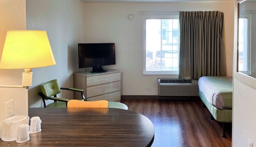 Standard Room, 1 Queen Bed, Non Smoking, Kitchenette