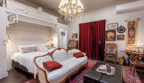 Honeymoon Suite