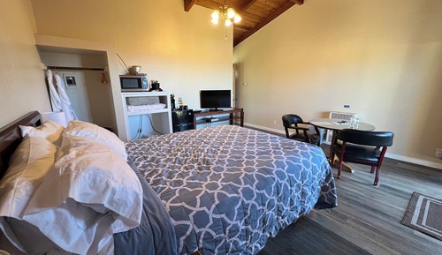 Standard Room, Queen Bed, Patio, Limited Ocean View