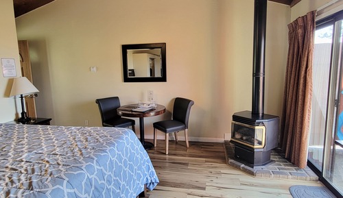 Standard Room, Queen Bed, Gas Fireplace, Ocean View