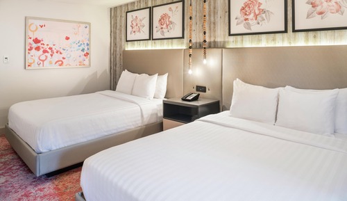 Room, 2 Queen Beds, Poolside