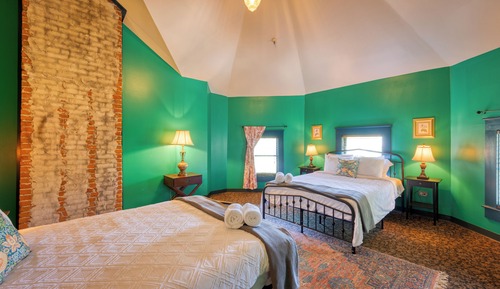 Private Double Queen Room