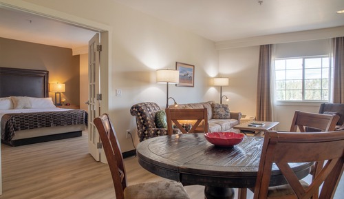 Golf View Junior King Suite
