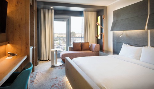 Room, 1 King Bed, Balcony (Partial Bay View)