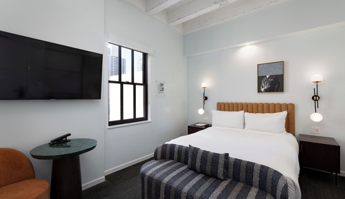 Cozy Courtyard King, 1 King Bed, Courtyard View (Hearing Accessible)
