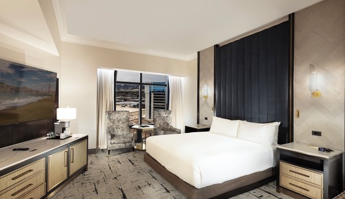 Peppermill Deluxe, 1 King Bed, Non Smoking, Walk-in Steam Shower