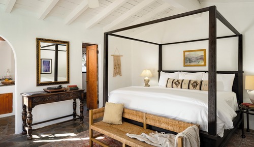 Standard Room, 1 King Bed, Pool View