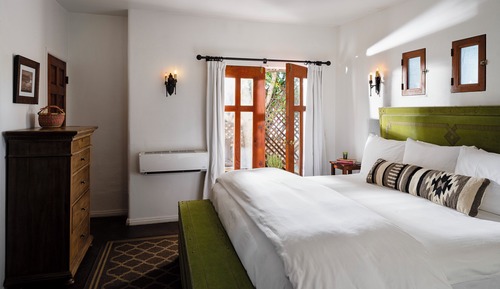 Standard Suite, 1 King Bed (Sahara Suite)
