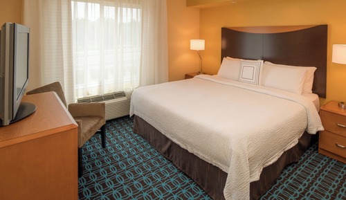 Suite, 1 King Bed with Sofa bed, Hearing Accessible (Accessible Bathtub)