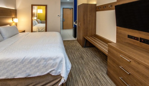 Standard Room, 1 Queen Bed, Accessible (Communications, Roll-In Shower)