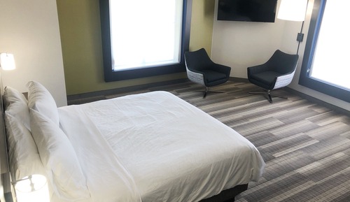 Suite, 1 Bedroom, Lake View, Corner