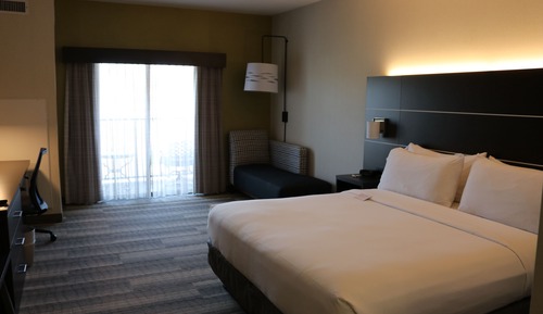 Standard Room, 1 King Bed, Balcony, Lake View