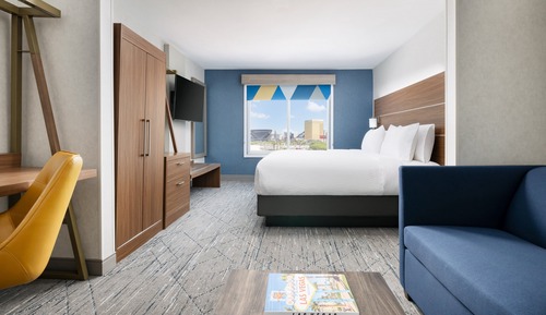 Suite, 1 King Bed, Accessible (Mobility, Transfer Shower)