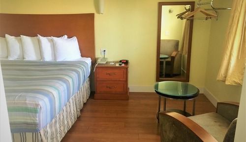 Room, 1 King Bed, Accessible, Non Smoking (Mobility Accessible)