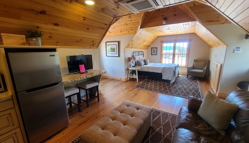 Studio Suite, 1 Queen Bed, Kitchen, Mountain View