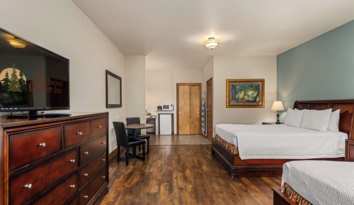 Traditional Double Room, 2 Queen Beds, Mobility Accessible