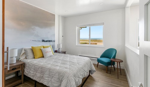 Romantic Apartment, 1 King Bed, Kitchen, Ocean View (No Pets Allowed)