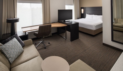 Suite, 1 Bedroom (Mobility/Hearing Access, Roll-in Shwr)