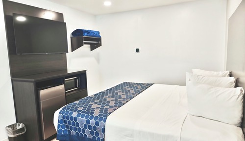 Standard King Kitchenette