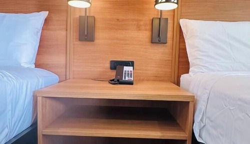 Premium Quadruple Room, 2 Queen Beds, Roll-in Shower, Non Smoking