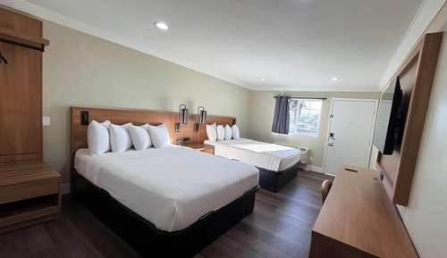 Premium Quadruple Room, 2 Queen Beds, Non Smoking