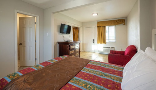 Classic Room, 1 King Bed, Non Smoking, Kitchenette