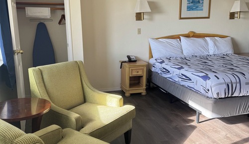 Deluxe Single Room, 1 King Bed, Jetted Tub