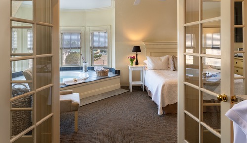 Grand King Suite 32