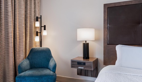 Room, 1 King Bed, Accessible (Mobility & Hearing, Roll-in Shower)